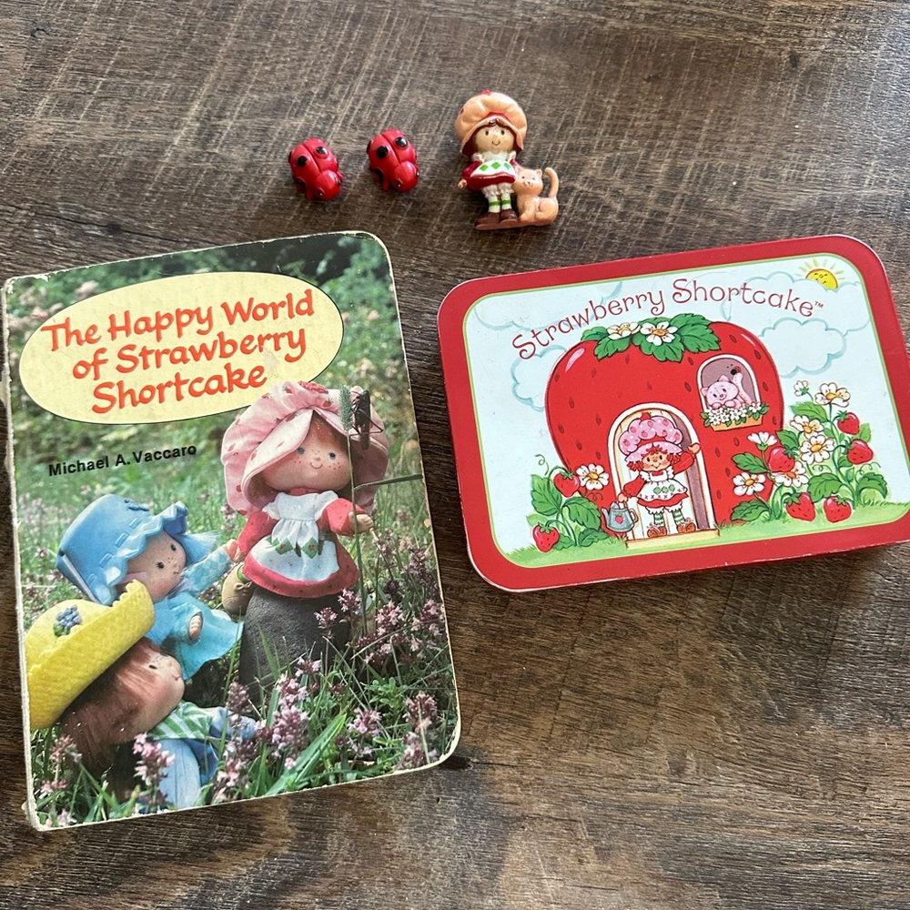 Vintage Strawberry Shortcake miniature, book and tin